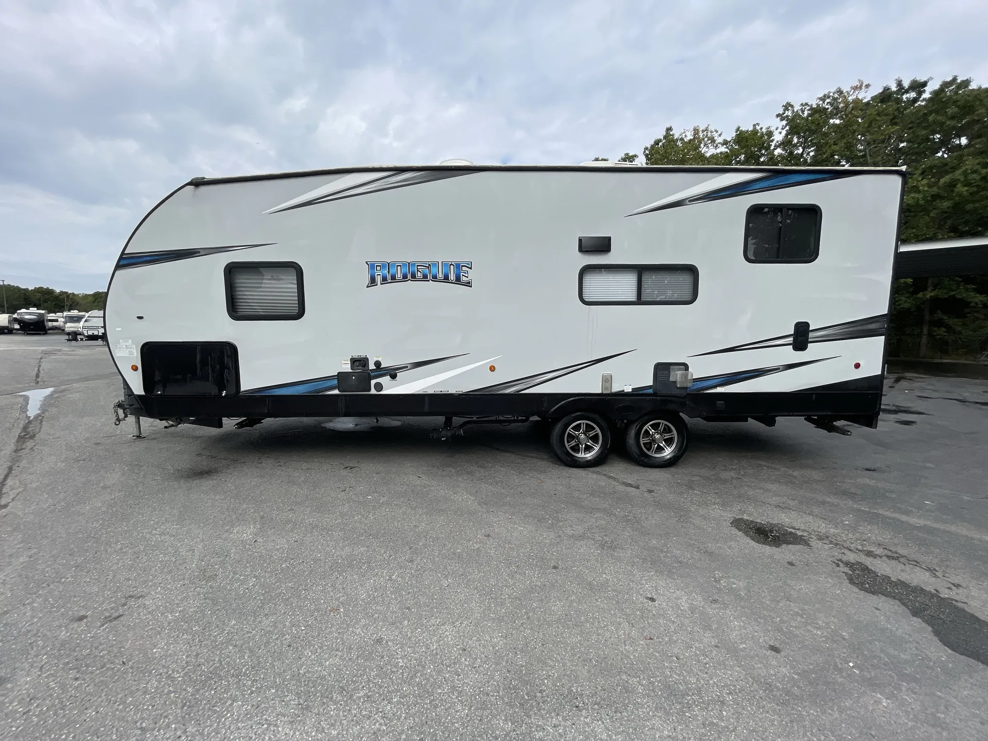 2021 Forest River Vengeance Rogue 25V — off campside