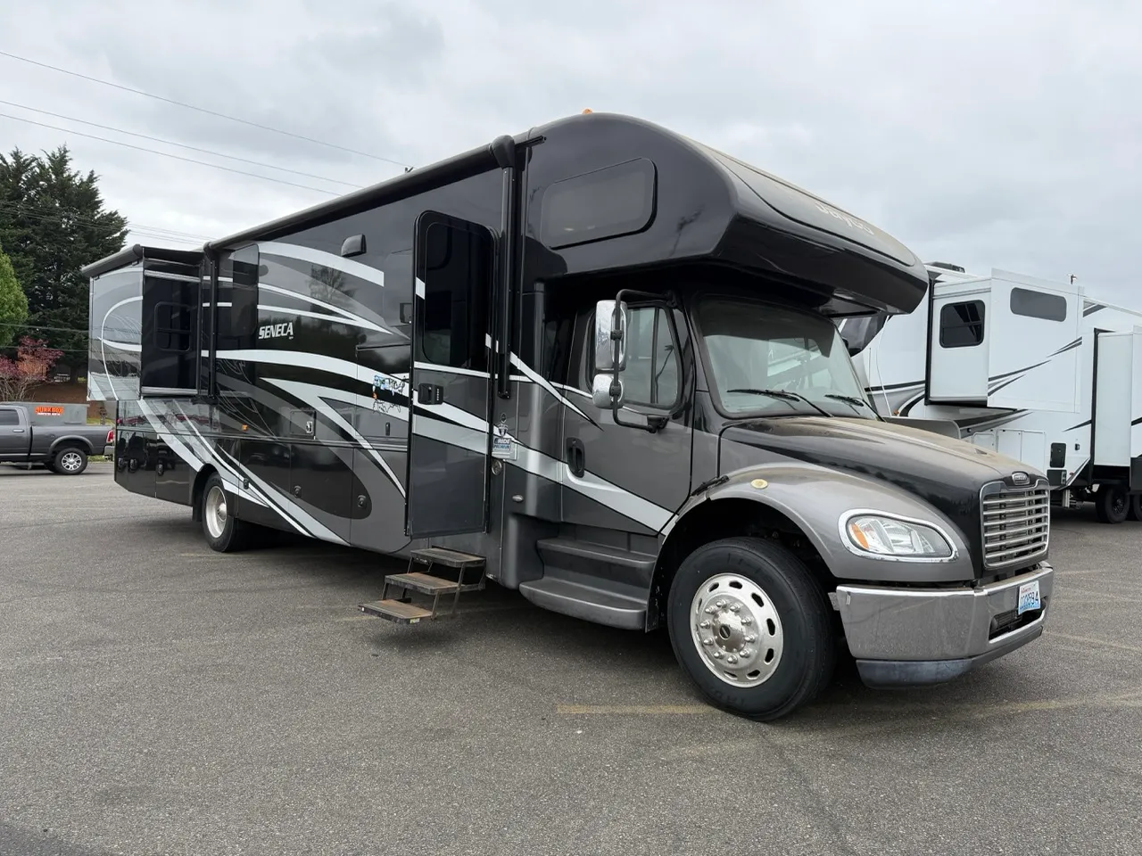 2019 Jayco Seneca 37K - Photo 2