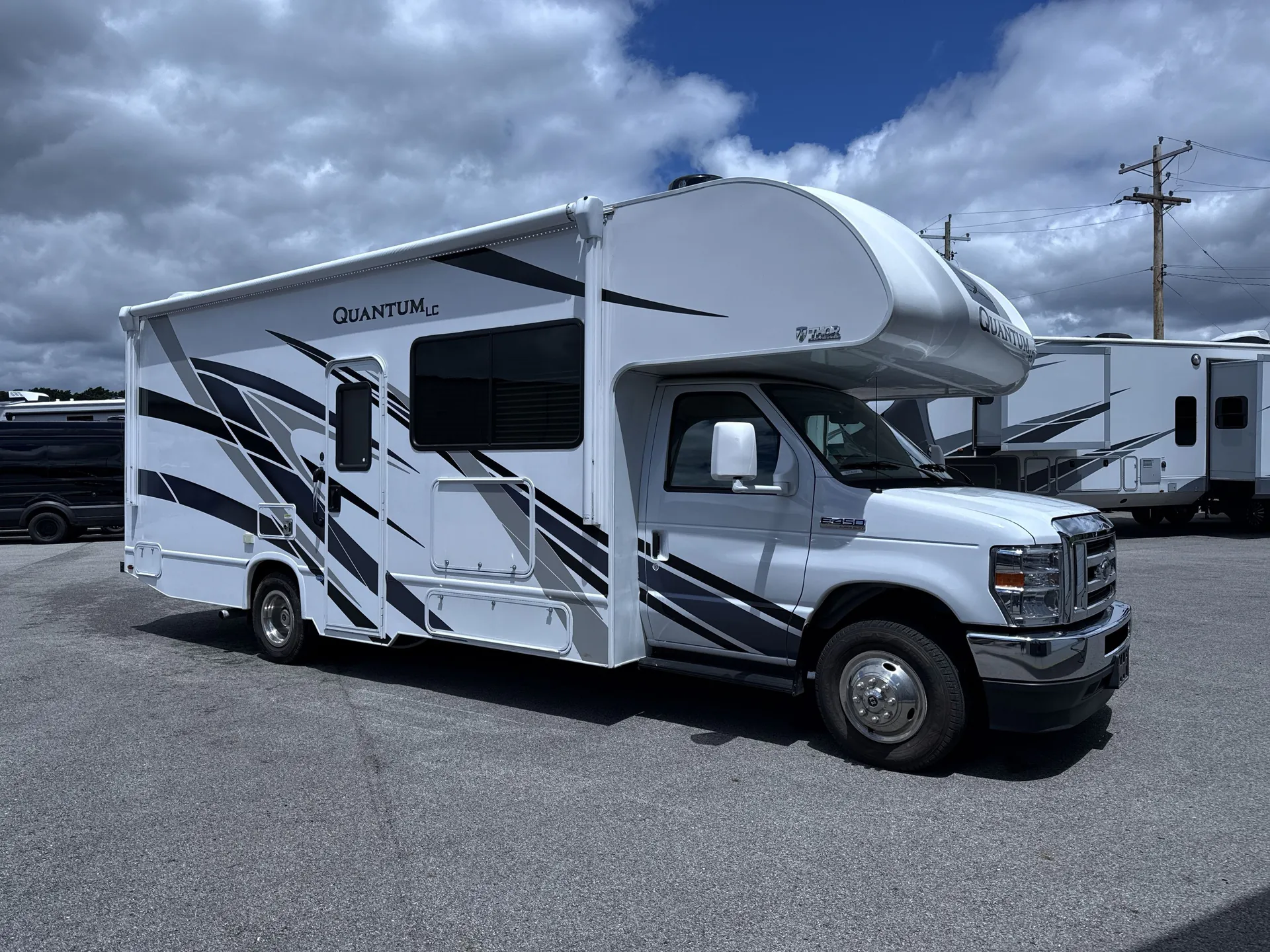 2022 Thor Motor Coach Quantum LC26 - Photo 2