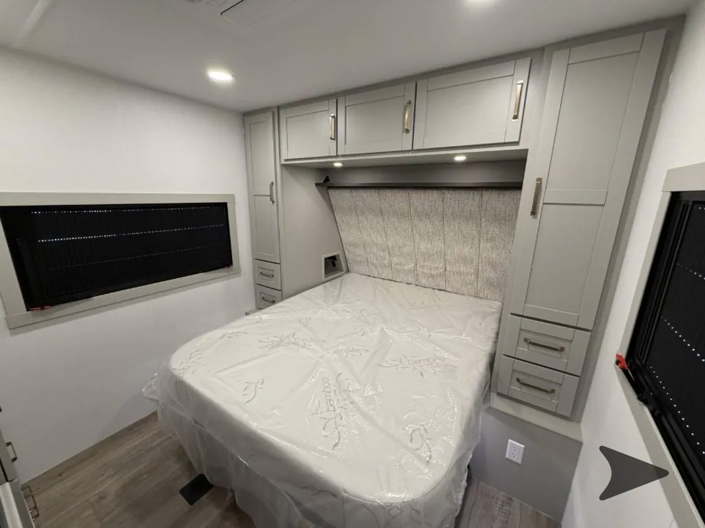 2026 Brinkley Model Z Air 297, Photos photo 11
