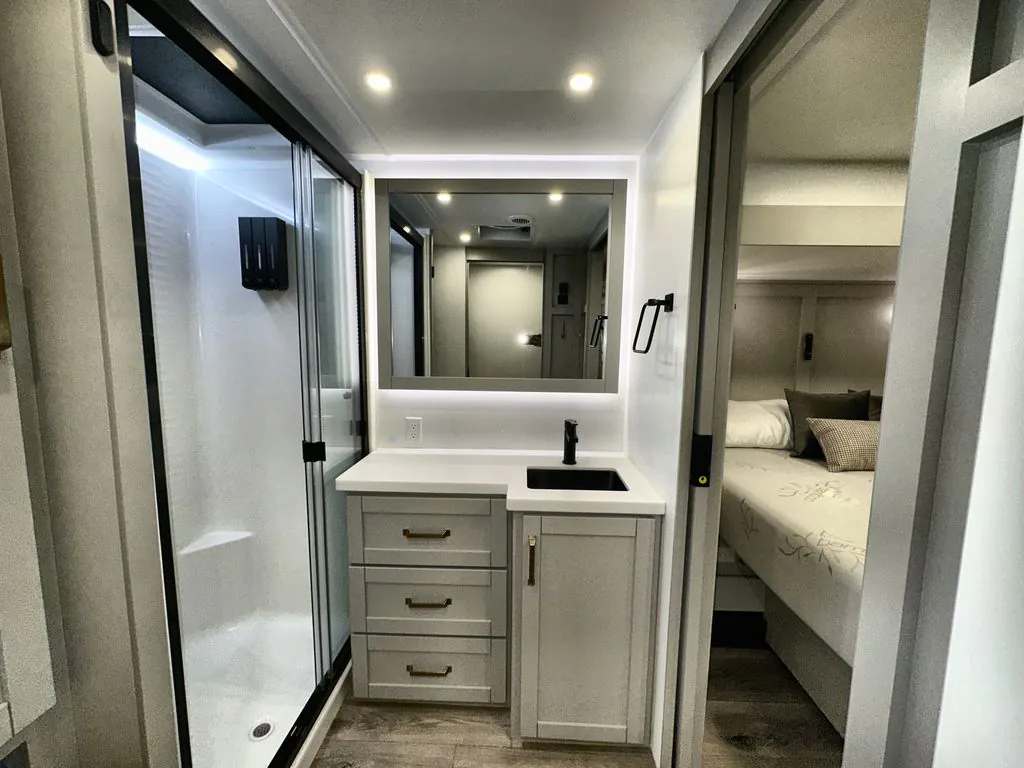 2025 Brinkley Model Z 3400, Photos photo 9
