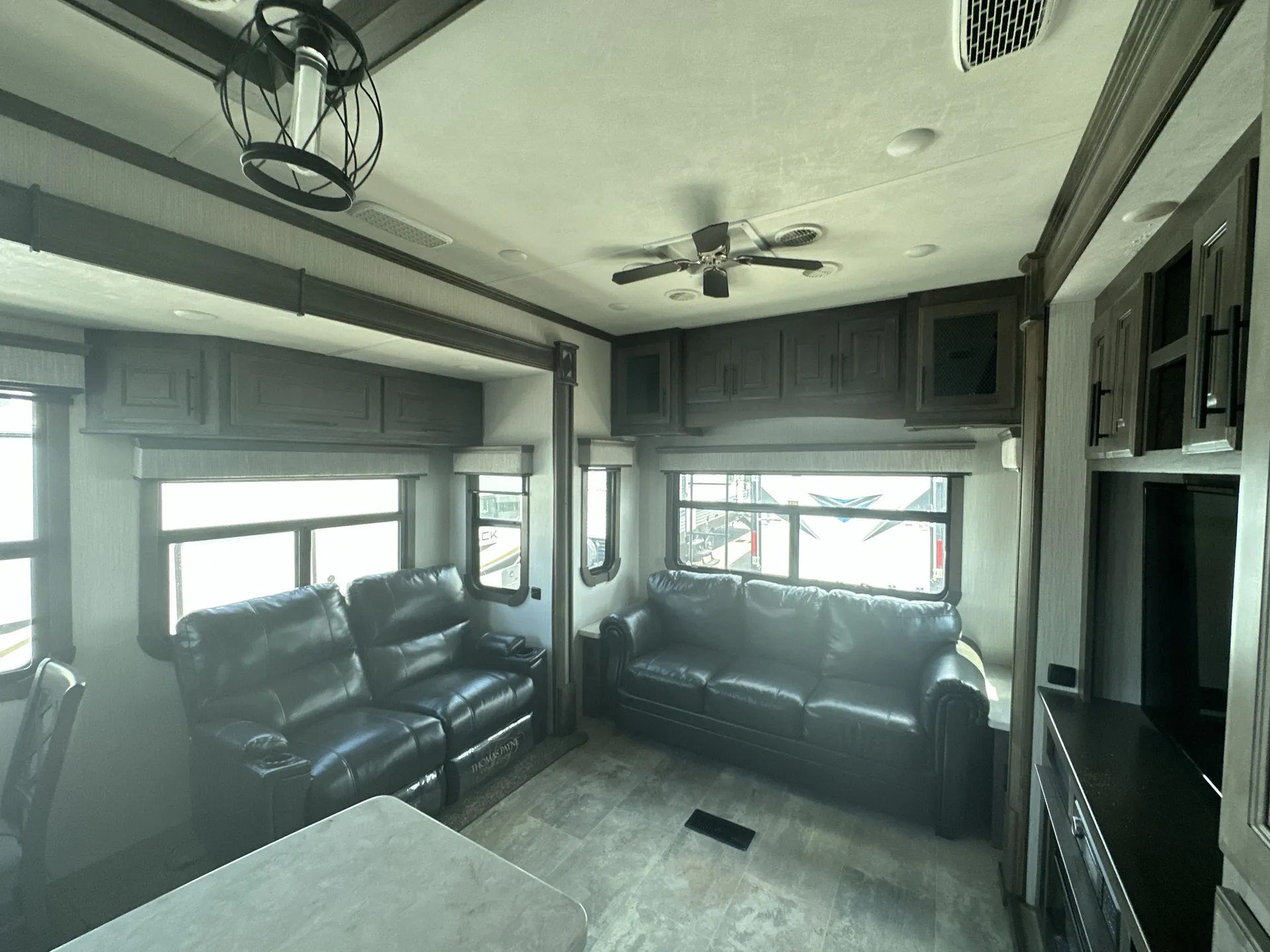 2021 Heartland Bighorn 3120RK — living area main