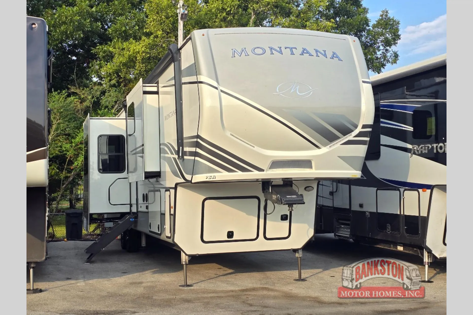 2023 Keystone Montana 3901RK - Photo 2