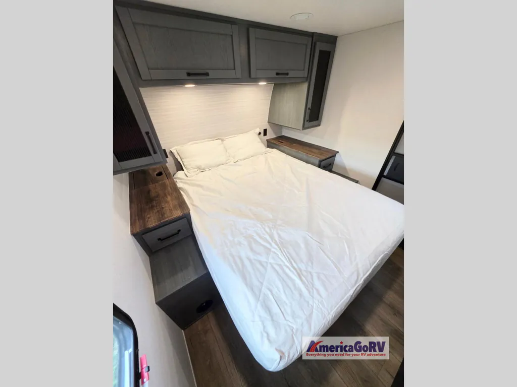 2027 Forest River Solaire 3150TBSS, Photos photo 28