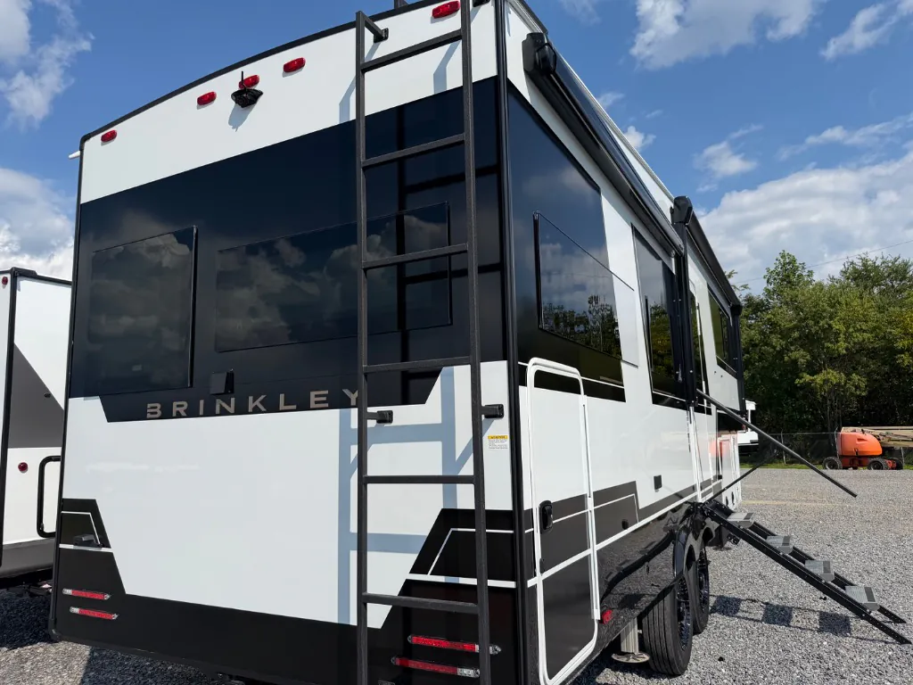 2027 Brinkley Model Z 2680, Photos photo 4