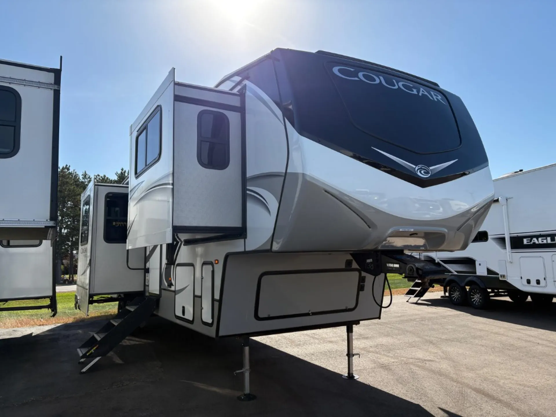 2022 Keystone Cougar 354FLS - Photo 2