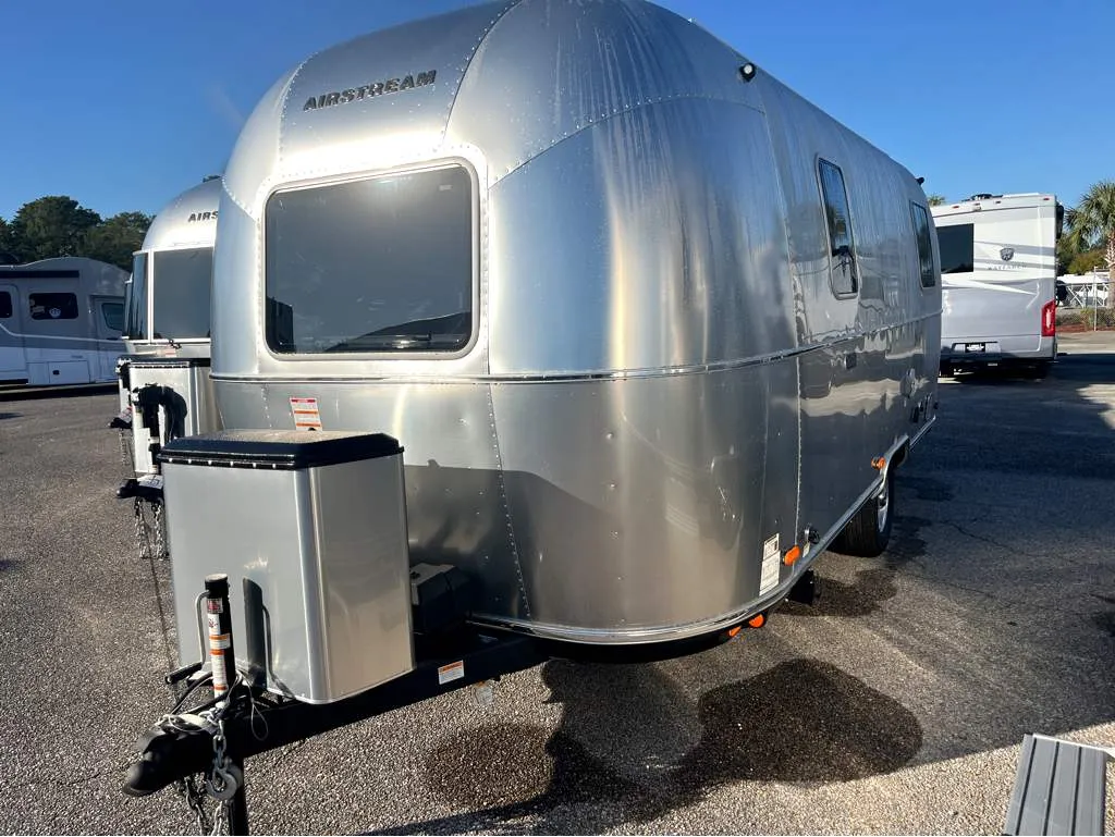 2026 Airstream WORLD TRAVELERUSA 22RB - Photo 2