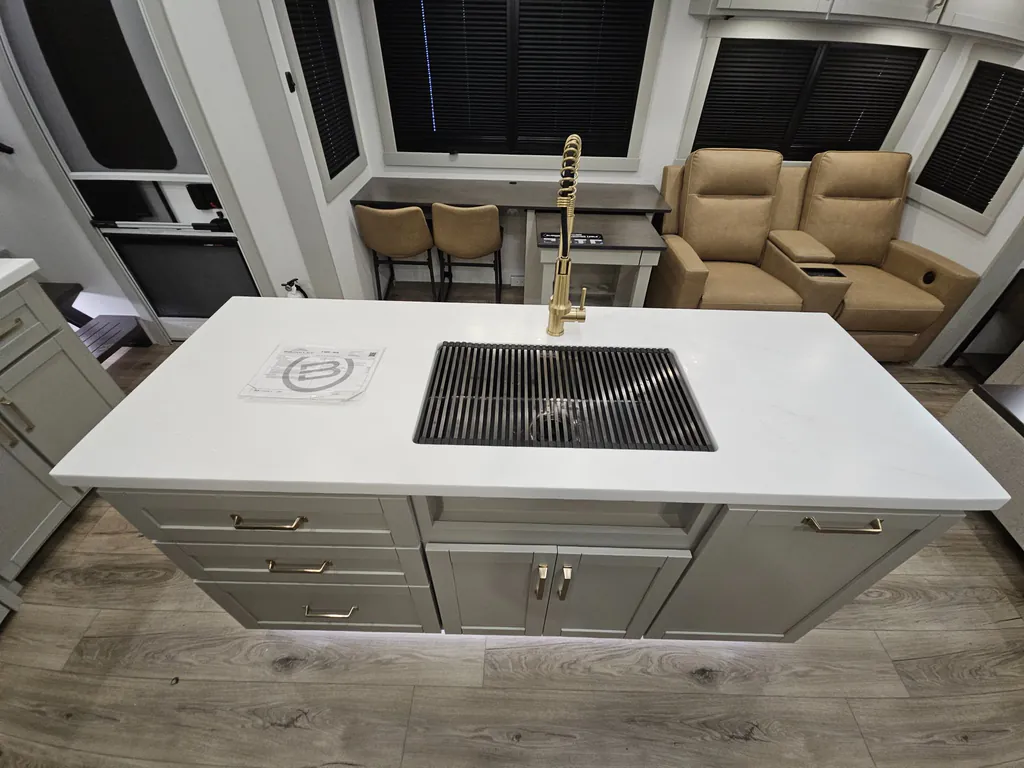 2026 Brinkley Model Z 3600, Photos photo 30