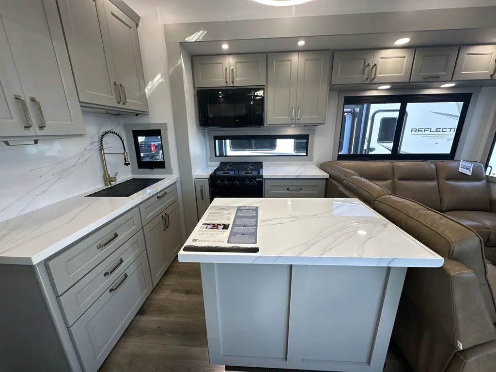 2026 Brinkley Model G 3950, Photos photo 4