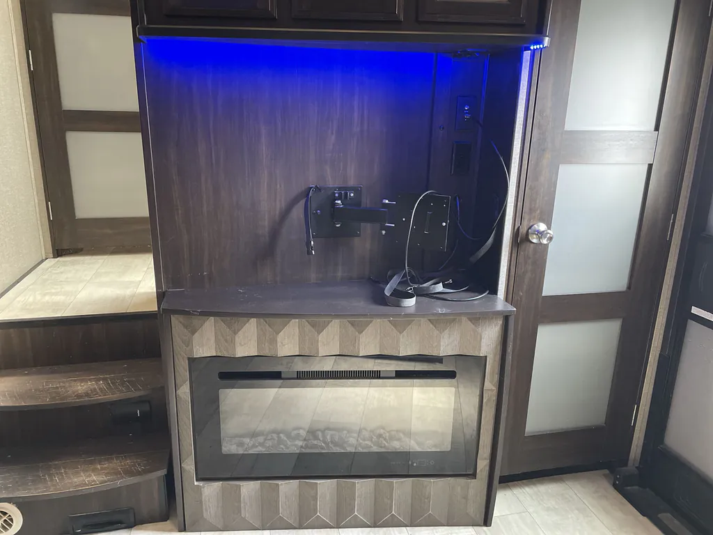 2019 Grand Design Momentum 399TH, Photos photo 12