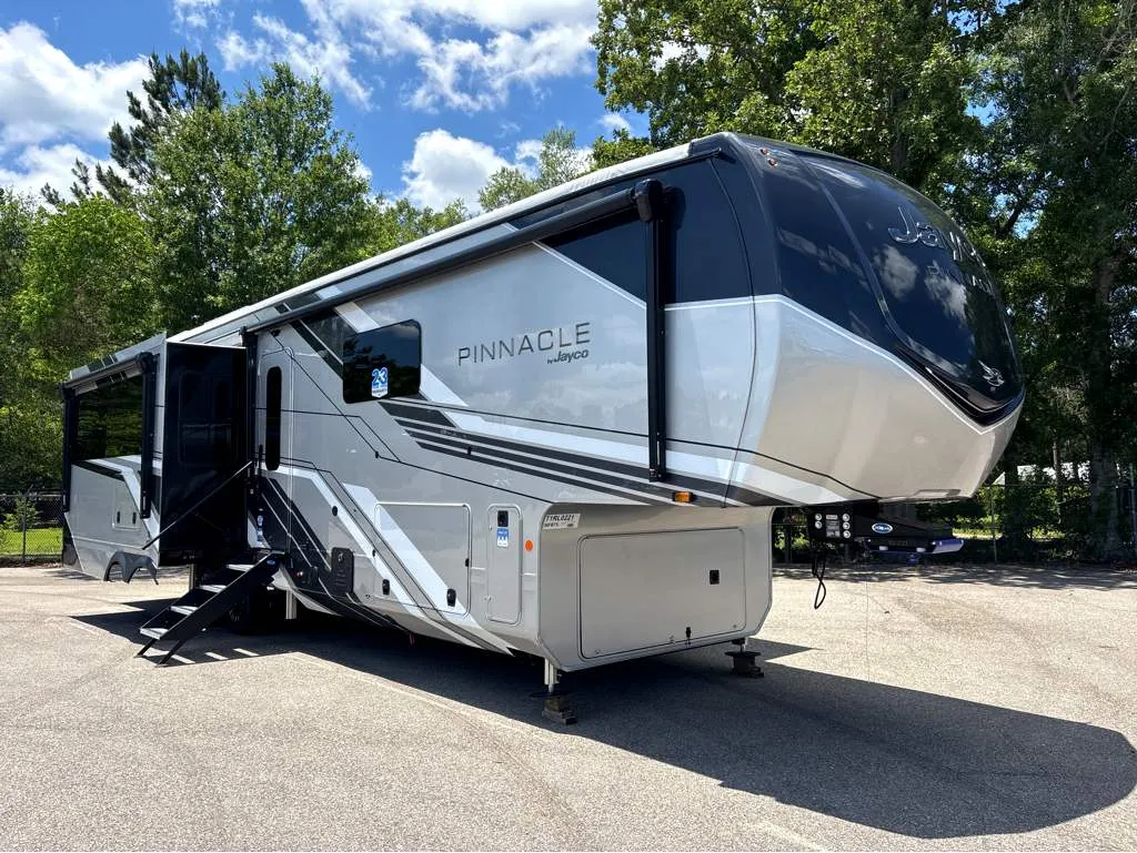 2026 Jayco Pinnacle 36FBTS - Photo 2