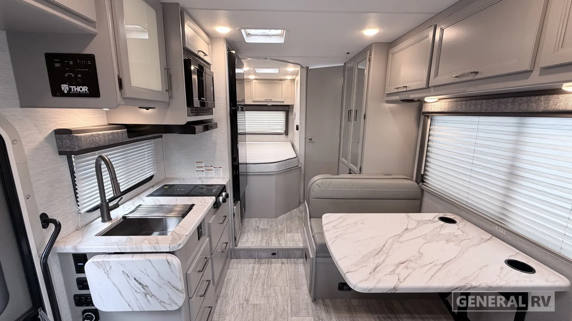 2025 Thor Motor Coach Chateau 21Z - Photo 3