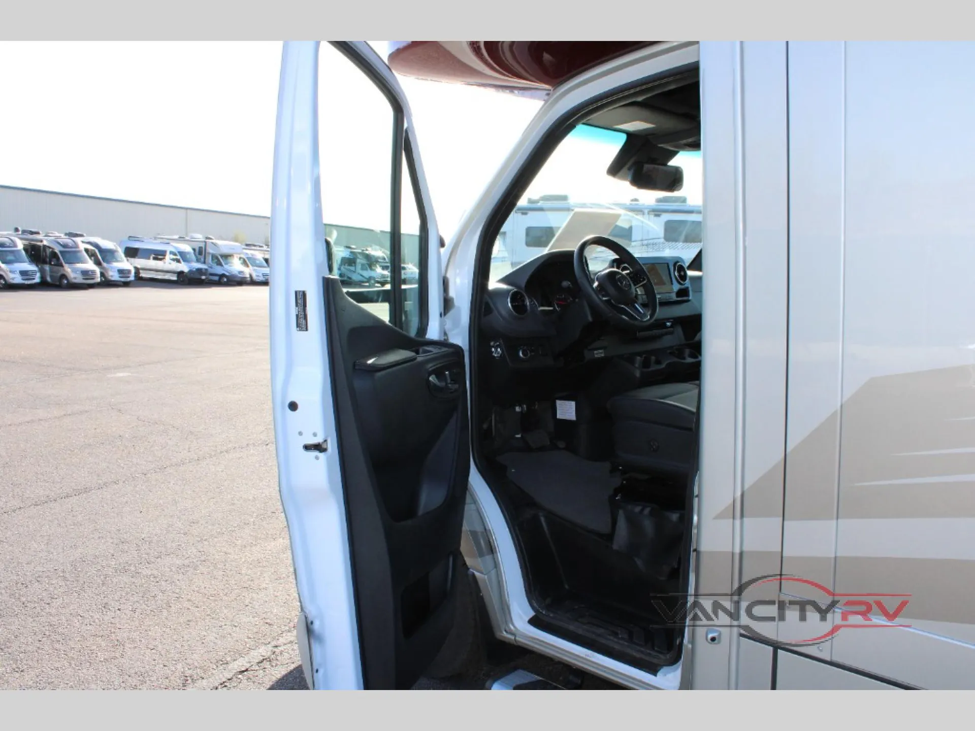 2025 Renegade RV Vienna 25DLC - Photo 4