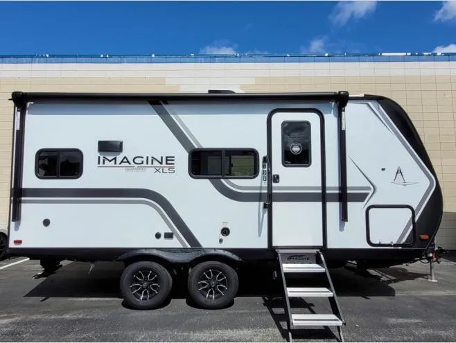 2026 Grand Design Imagine 17MKE - Photo 3