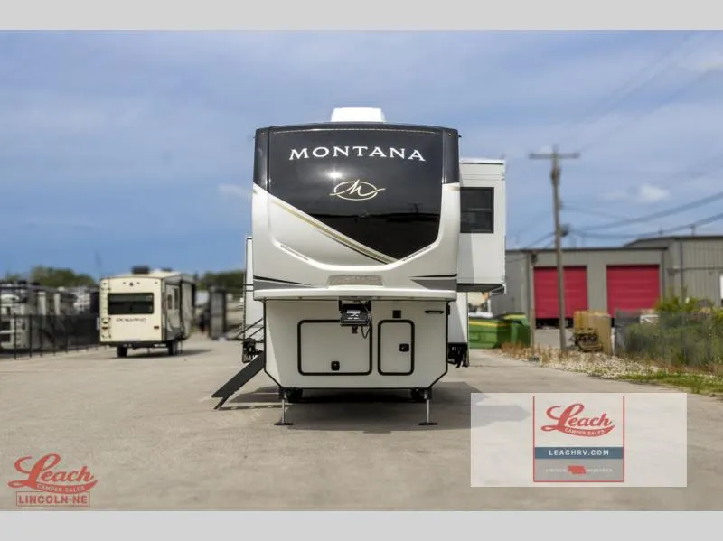 2025 Keystone Montana 3532SP - Photo 3