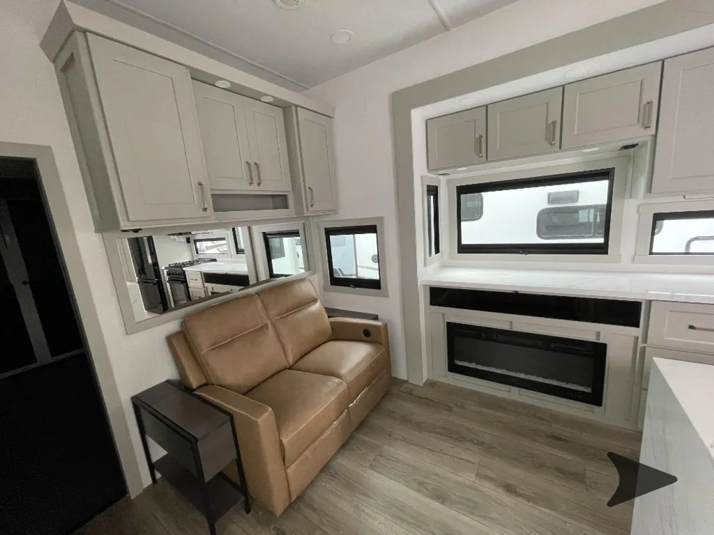 2026 Brinkley Model G 4100, Photos photo 11