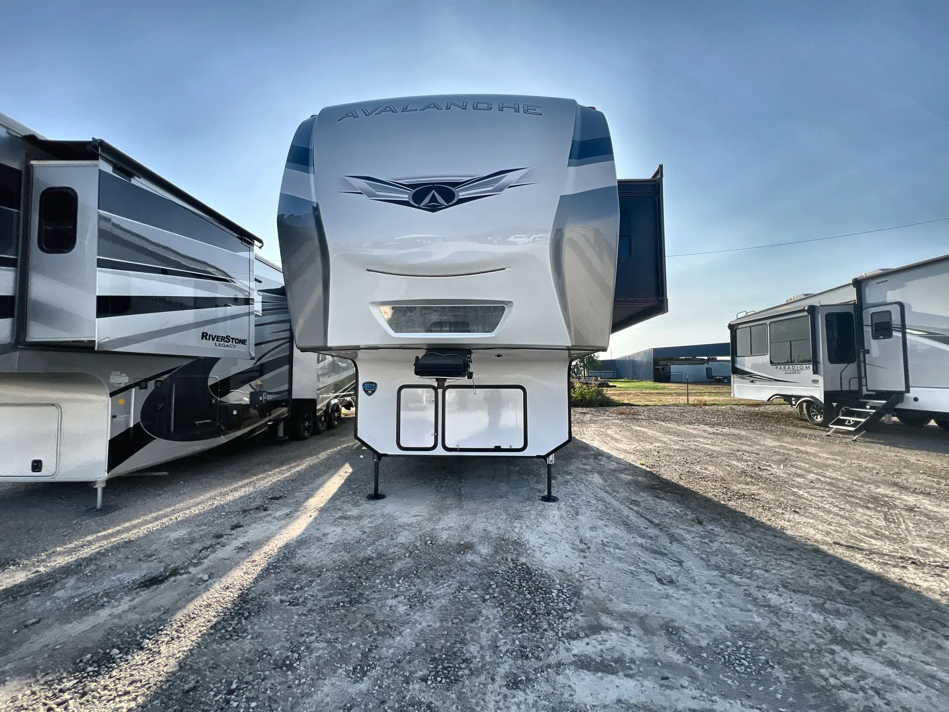 2023 Keystone Avalanche 302RS - Photo 4