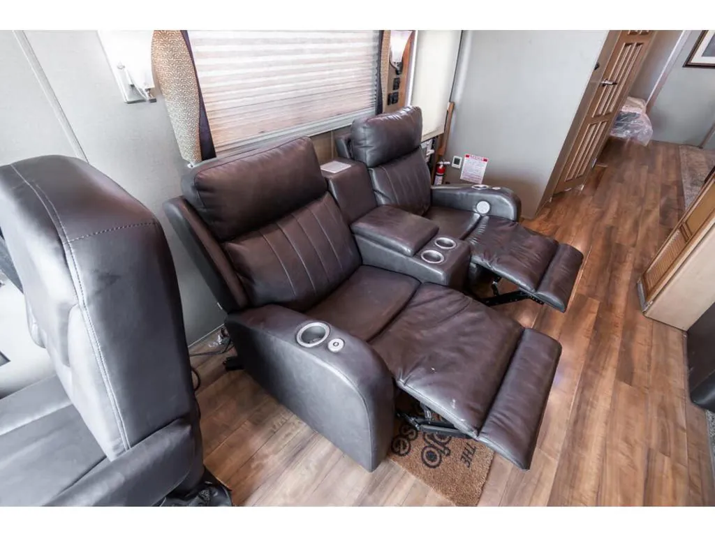 2015 Newmar Canyon Star 3921, Photos photo 16