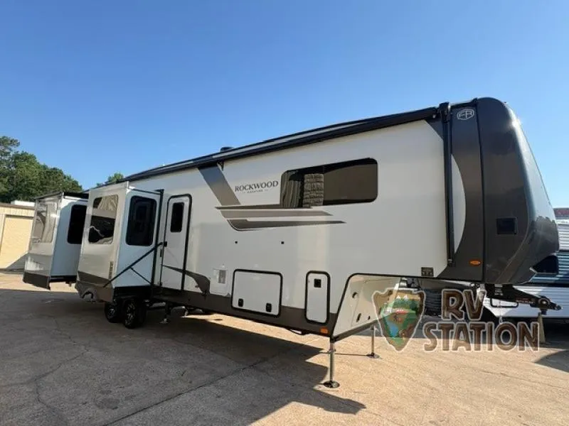 2026 Forest River Rockwood Signature 404SRK - Photo 2