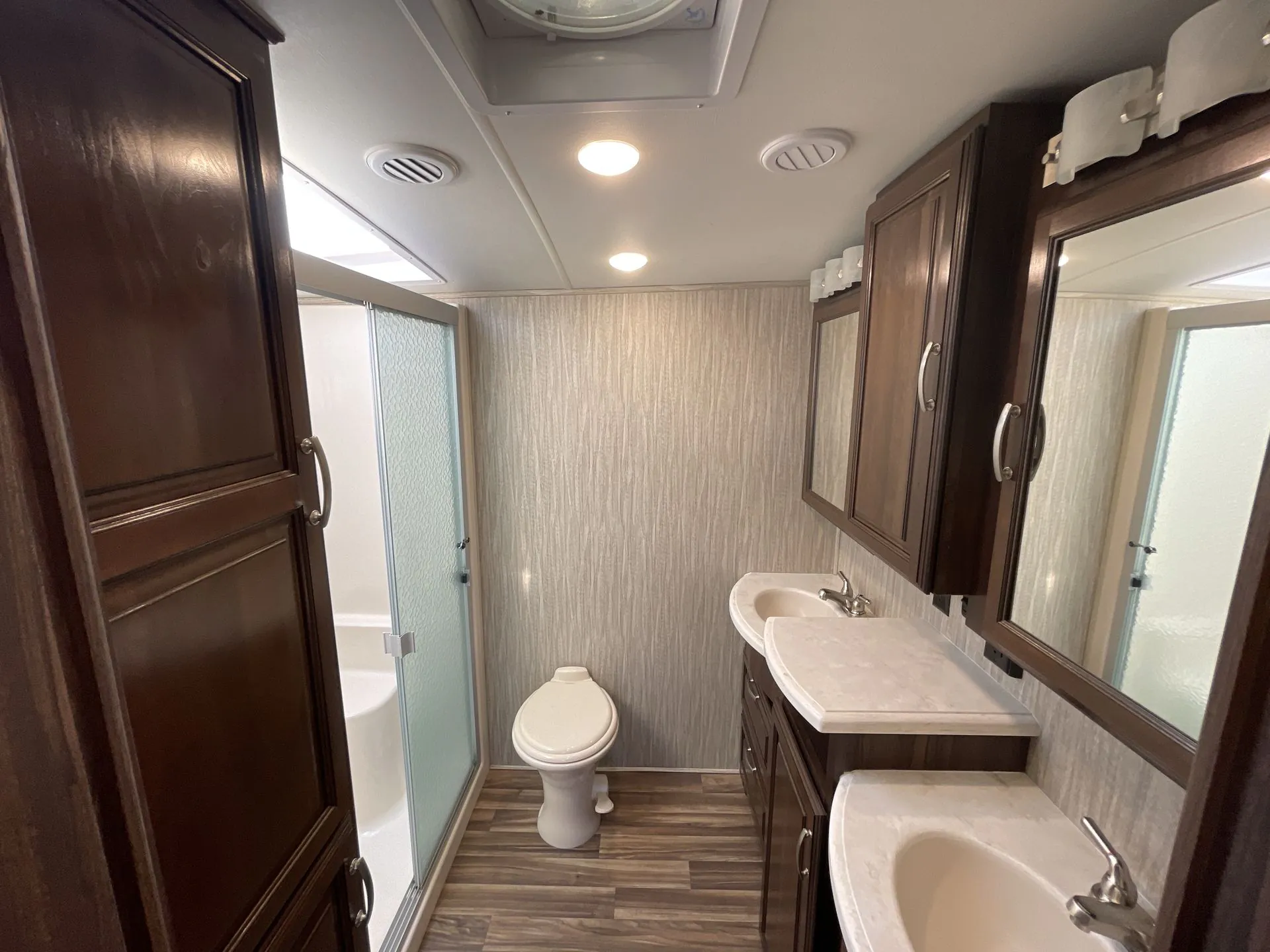 2018 Forest River Cardinal Luxury 3456RLX - Photo 4