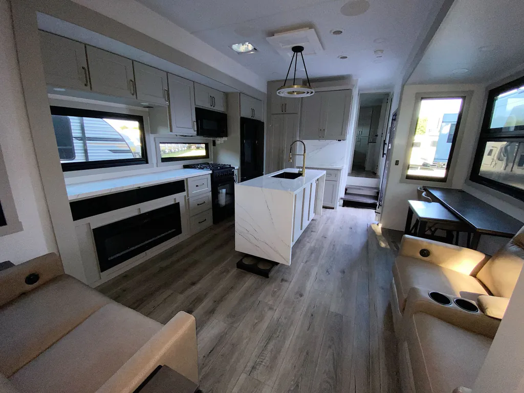 2026 Brinkley Model G 4170, Photos photo 31