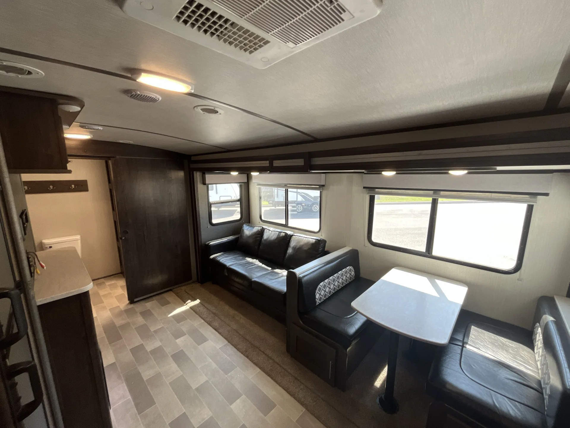 2020 cruiser rv Radiance 25RB — living area main