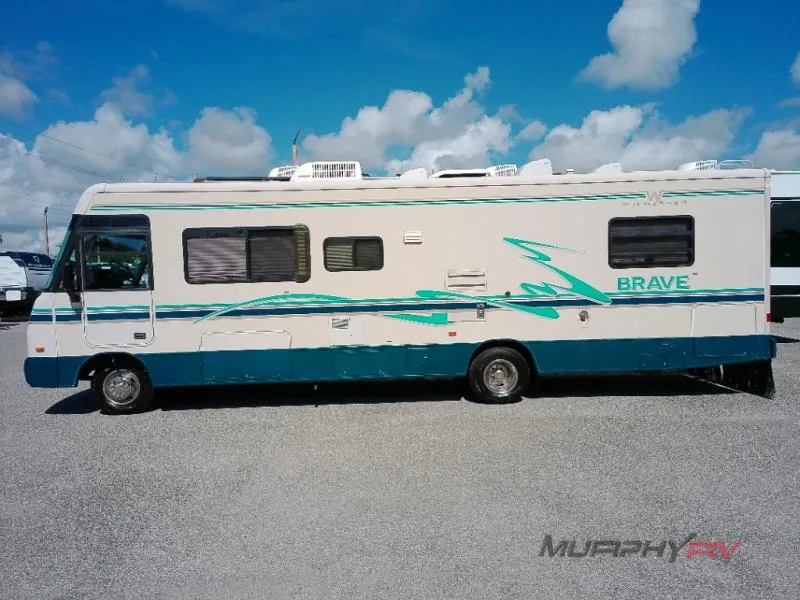 1996 Winnebago Brave 31RQ - Photo 2