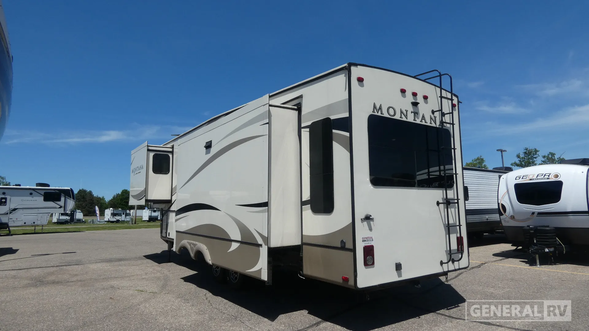 2019 Keystone Montana 3121RL - Photo 4