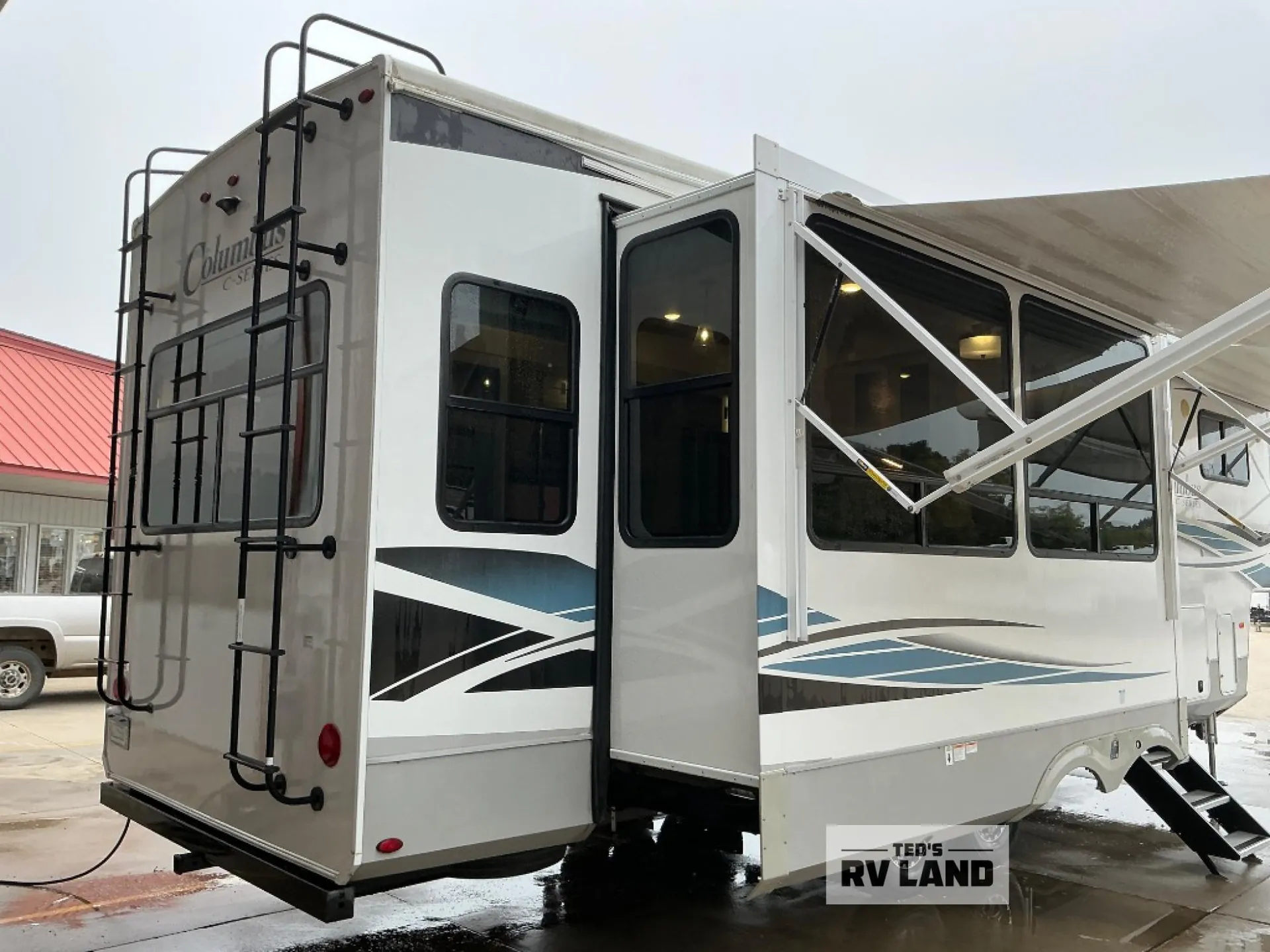 2022 Palomino Columbus 299RL - Photo 4
