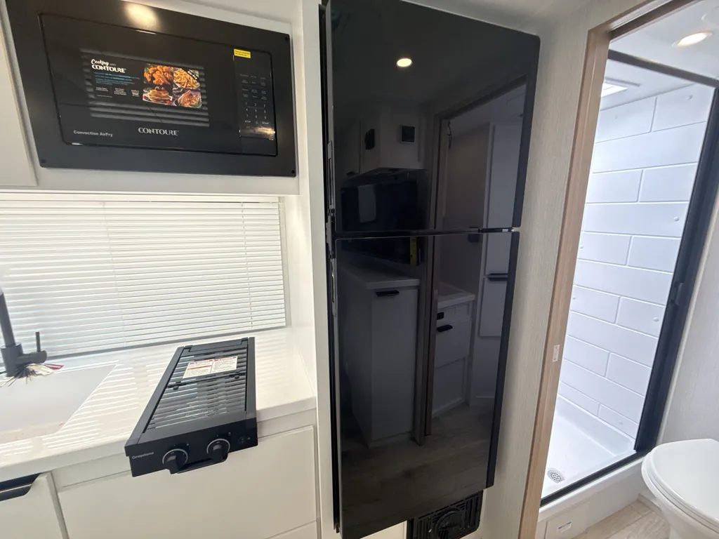 2027 Winnebago Micro Minnie 2108DS, Photos photo 9