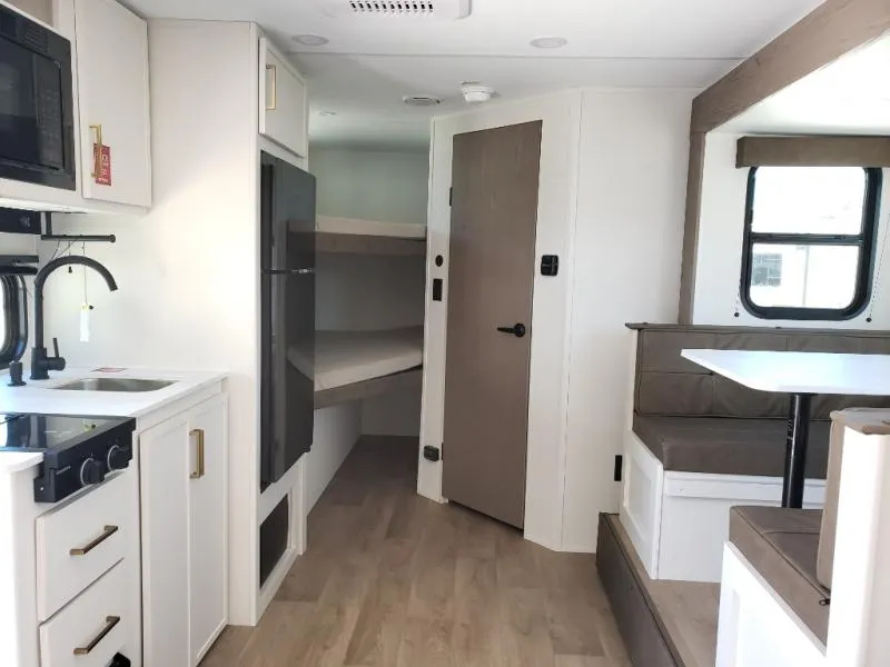 2027 Grand Design Transcend One 161DB - Photo 3