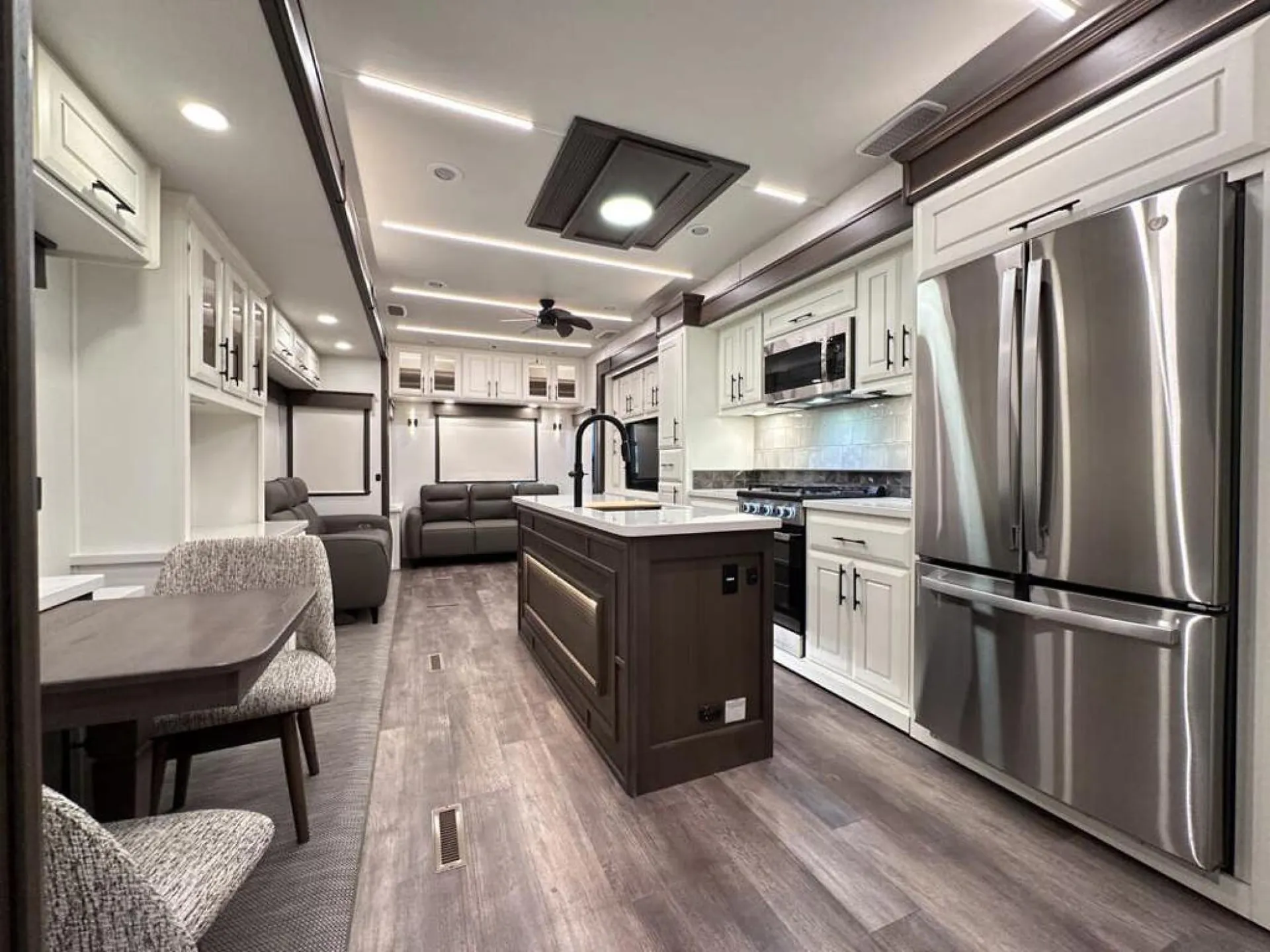 2025 DRV Mobile Suites MS Houston - Photo 3