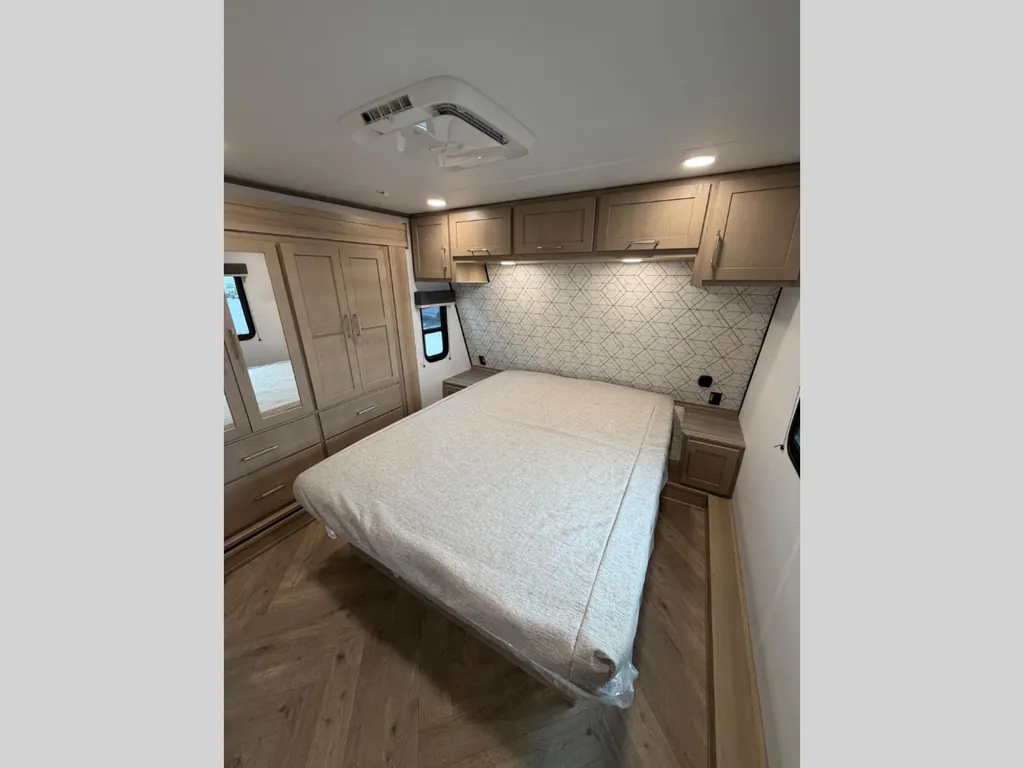 2026 Keystone Raptor 420, Photos photo 19