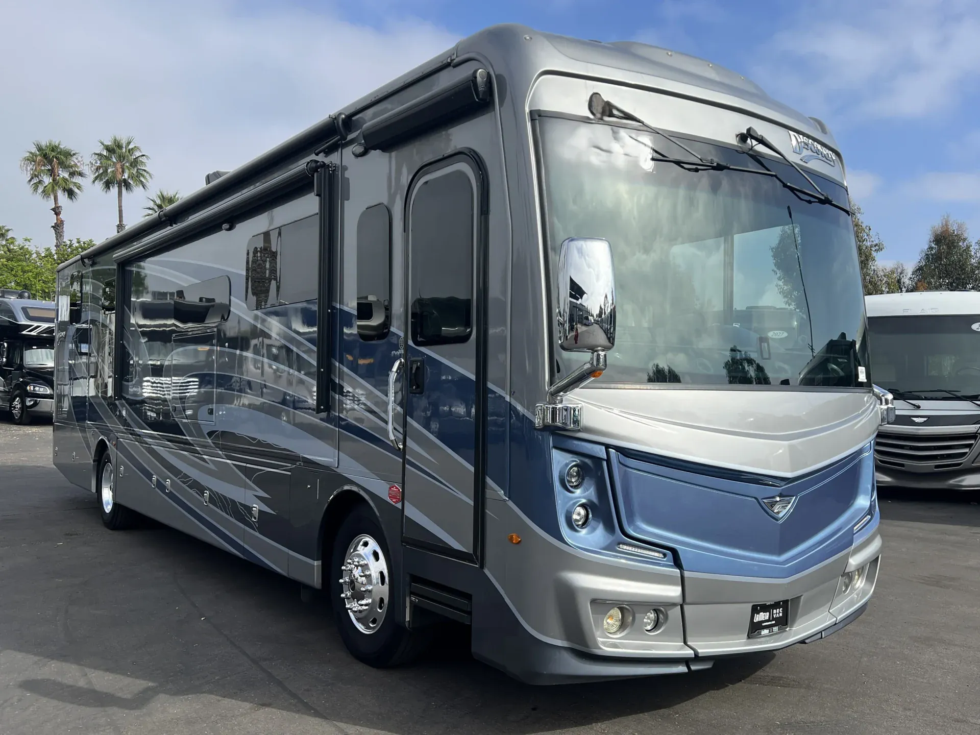 2023 Fleetwood Discovery 38W - Photo 2