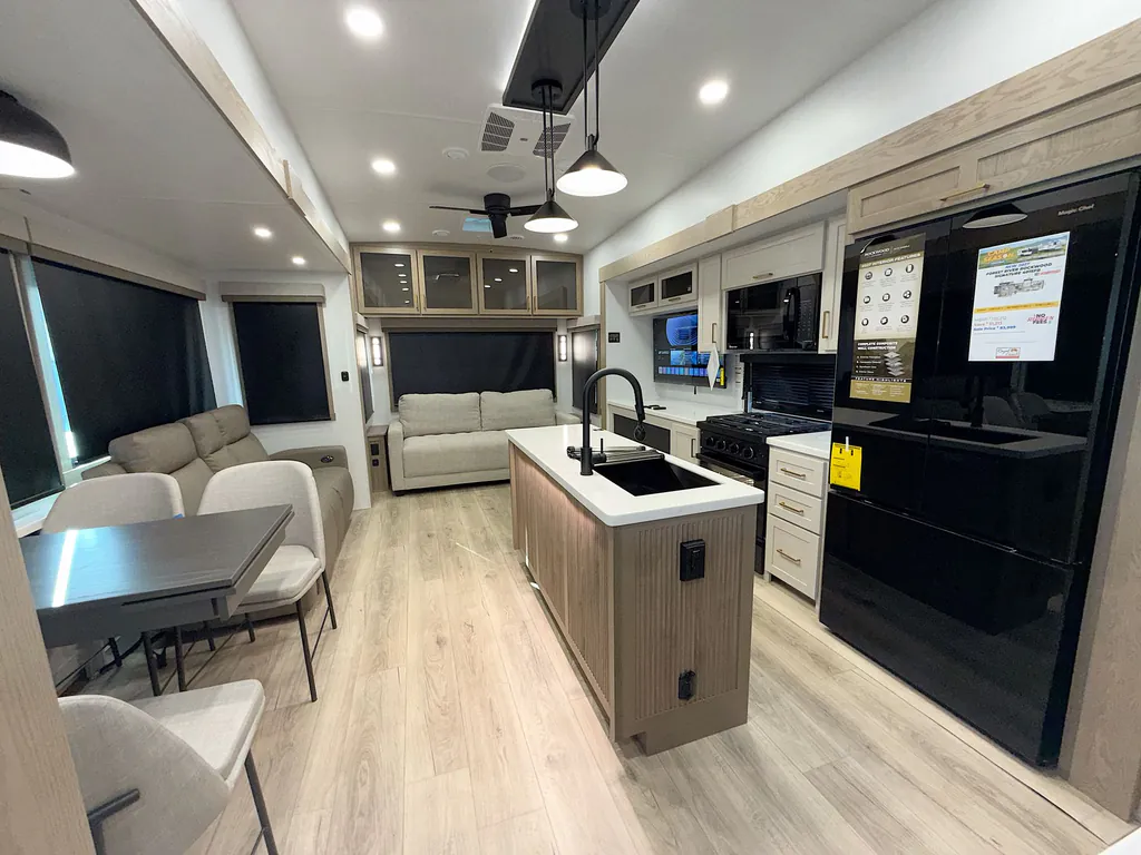 2027 Forest River Rockwood Signature 401SFB, Photos photo 18