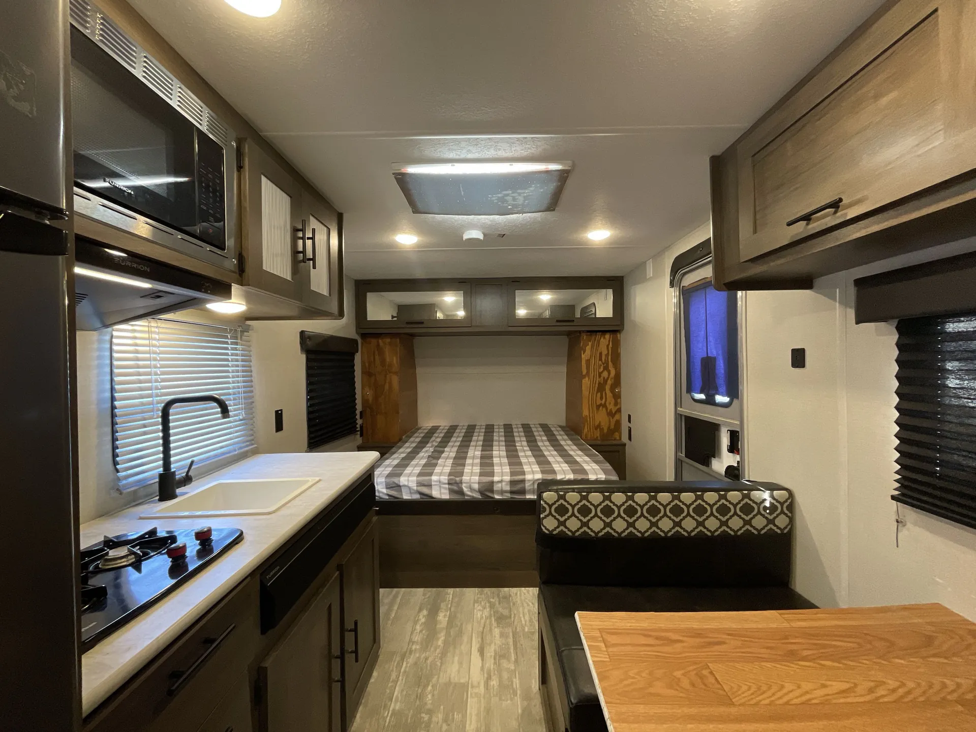 2021 Prime Time Avenger 17FQS — living area main