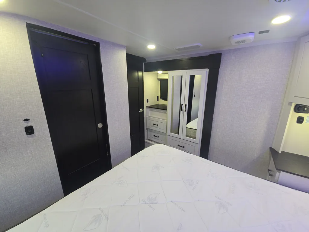 2025 Jayco Seismic Luxury Series 4113, Photos photo 16