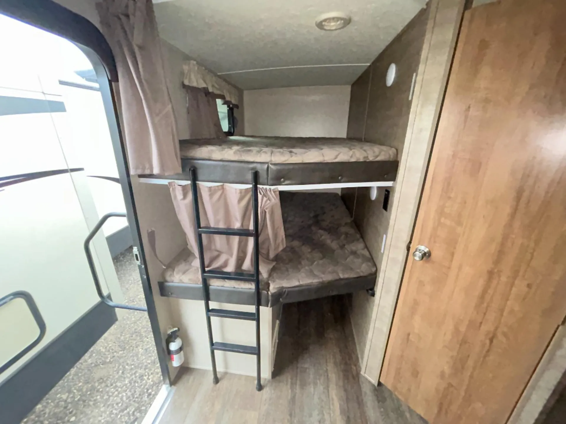 2018 Forest River Rockwood Ultra Lite 2706WS - Photo 3
