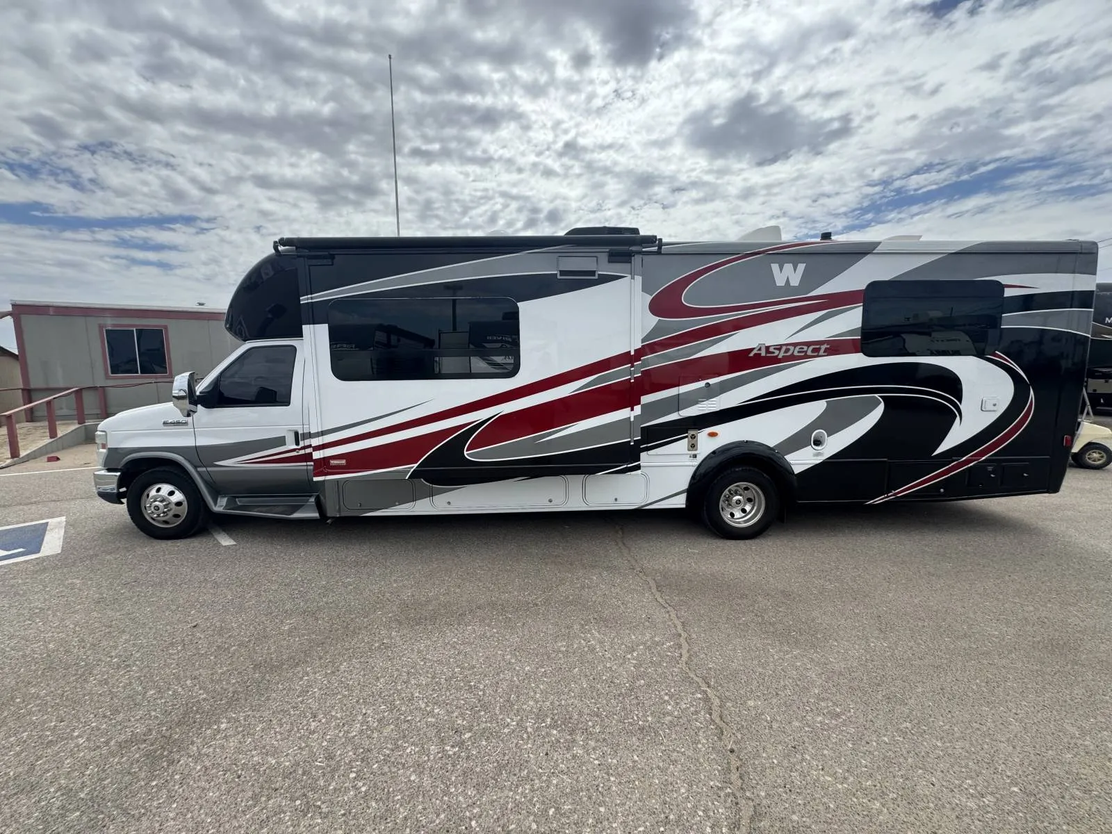 2014 Winnebago Winnebago 30J - Photo 4