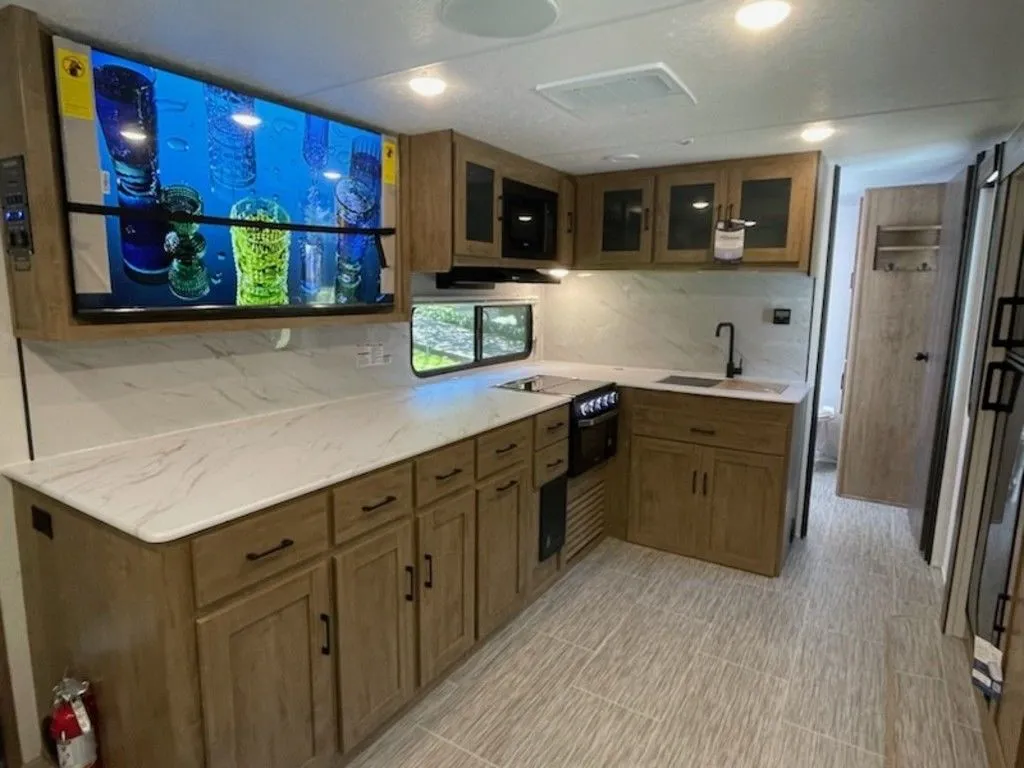 2024 Coachmen Freedom Express Ultra Lite - Photo 2
