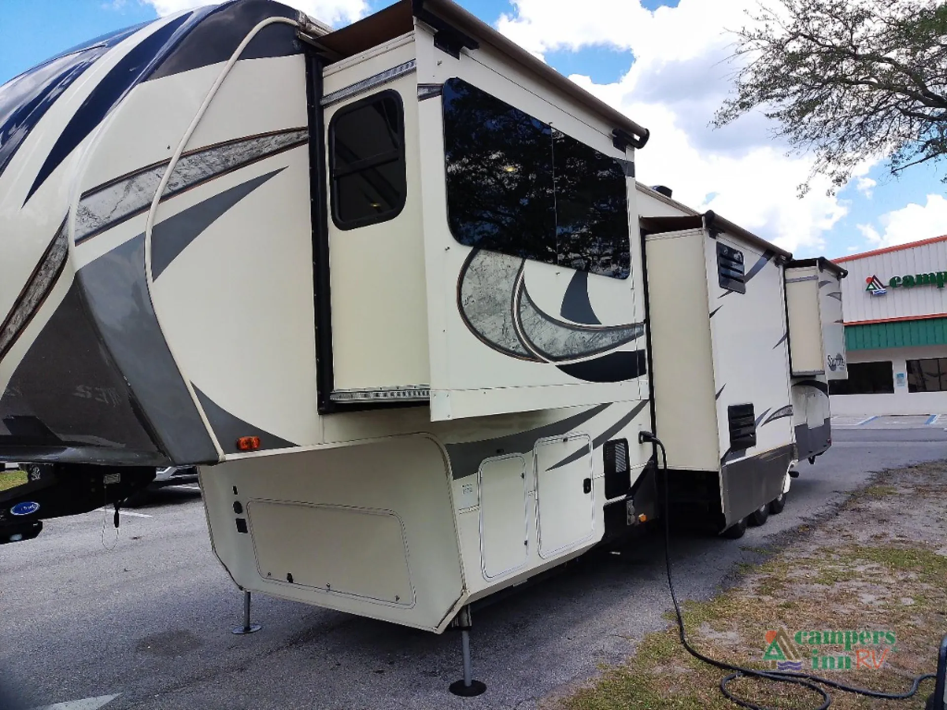 2017 Grand Design Solitude 374TH - Photo 4