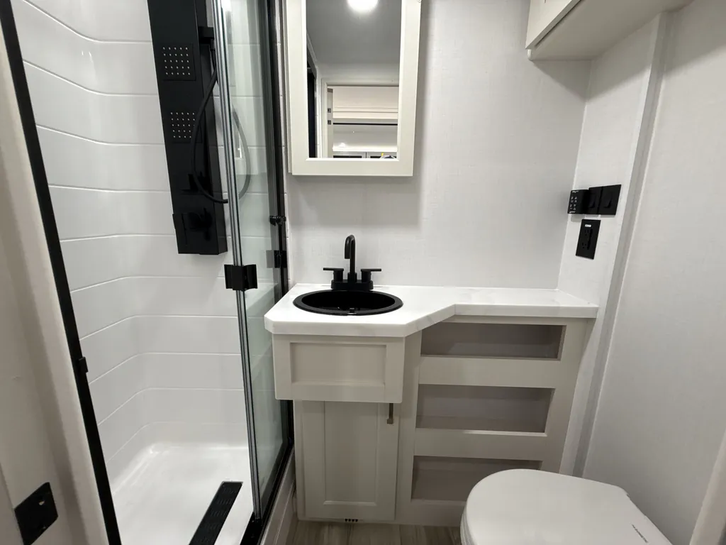 2027 Brinkley Model G 3970, Photos photo 34