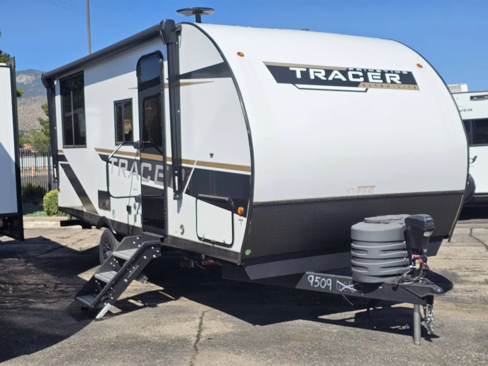 2025 Prime Time Tracer 170RS - Photo 2