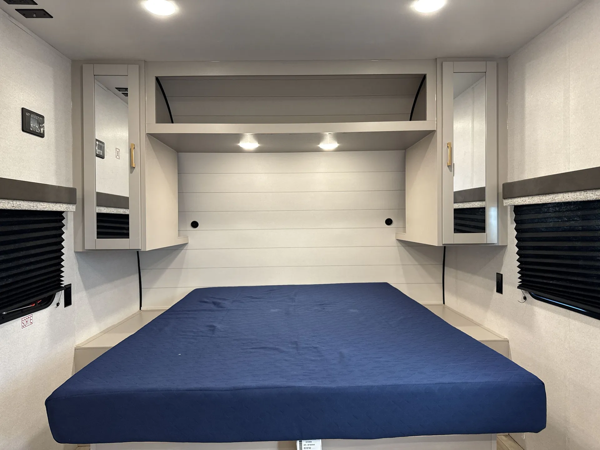 2027 Jayco Jay Flight 200MKSW — bedroom