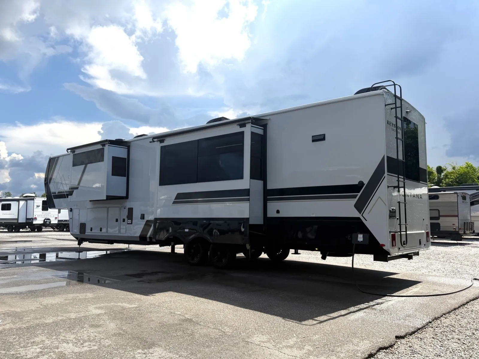 2027 Keystone Rv Montana 3900RK - Photo 3