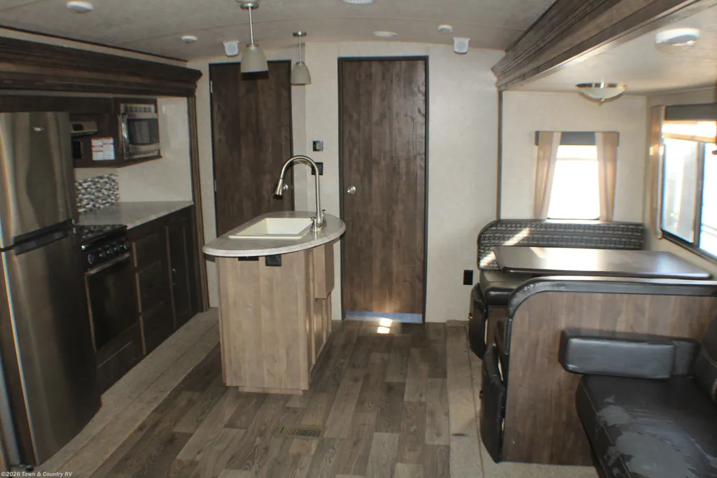 2018 Forest River Vibe 313BHS, Photos photo 12