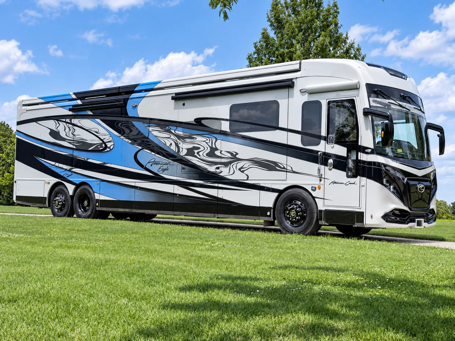 2027 American Coach American Eagle 45FW - Photo 2