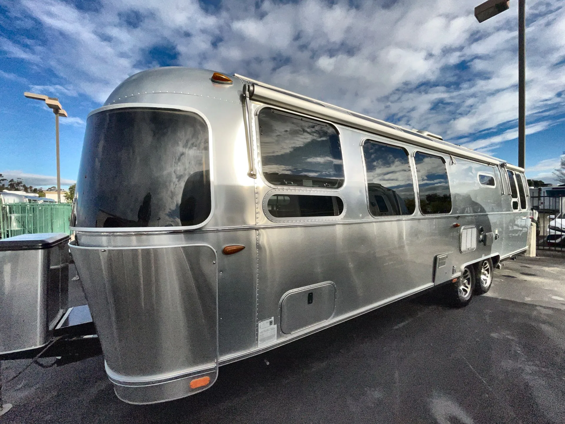 2017 Airstream International Serenity 30 - Photo 4