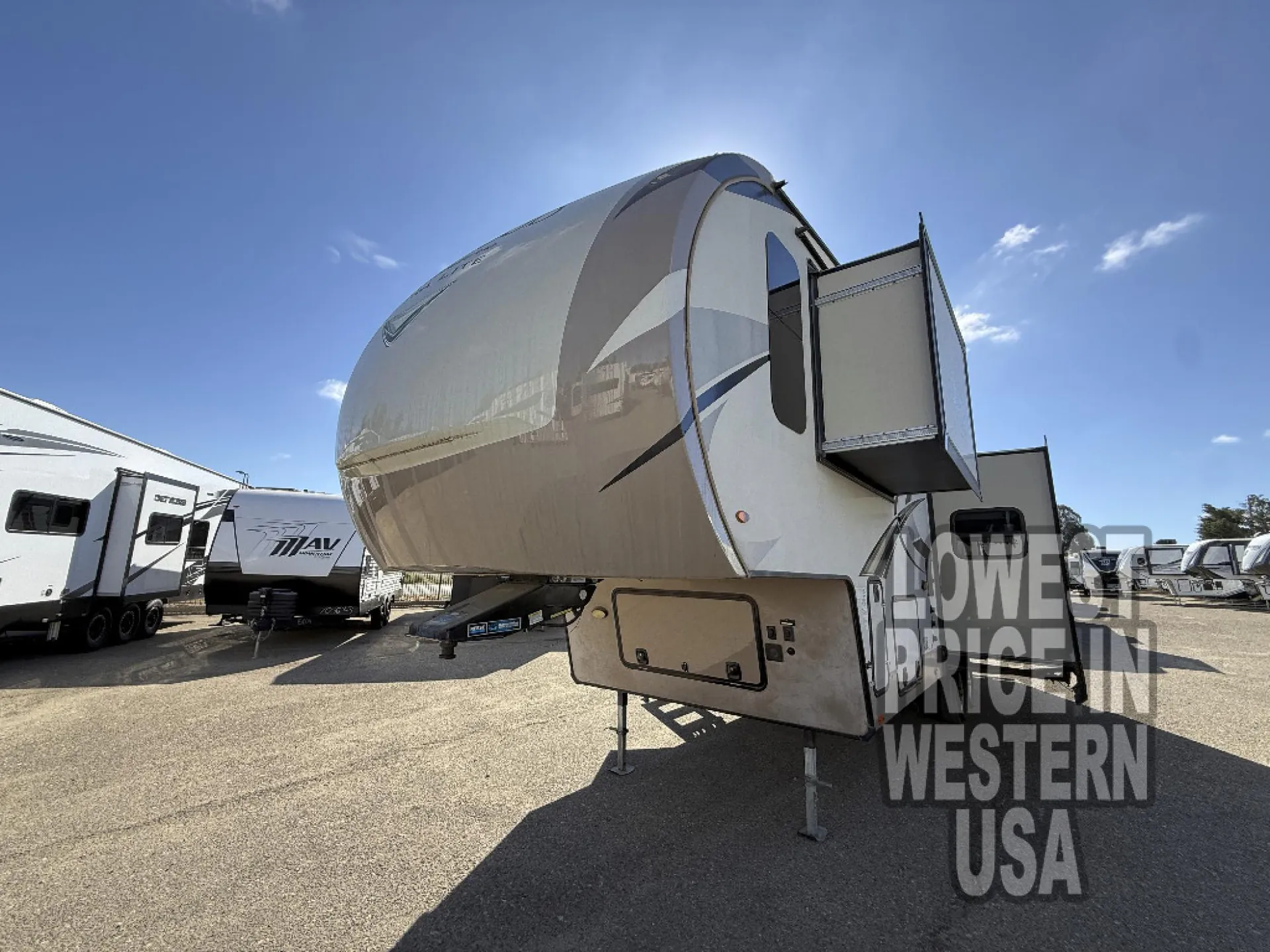 2018 Forest River Rockwood Signature Ultra Lite 8301WS - Photo 3