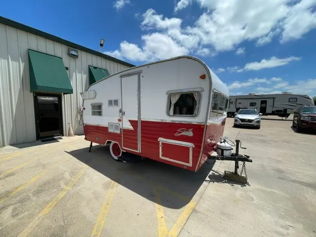 2015 Shasta RVs Airflyte Used    16 - Main photo